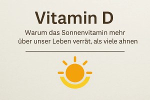 Flache Wintersonne über einer verschneiten Landschaft. Sonnenstrahlen brechen durch Bäume und tauchen den Wald in warmes, goldenes Licht. Die Stimmung wirkt ruhig, klar und hoffnungsvoll – Sinnbild für Licht und Energie in der dunklen Jahreszeit.