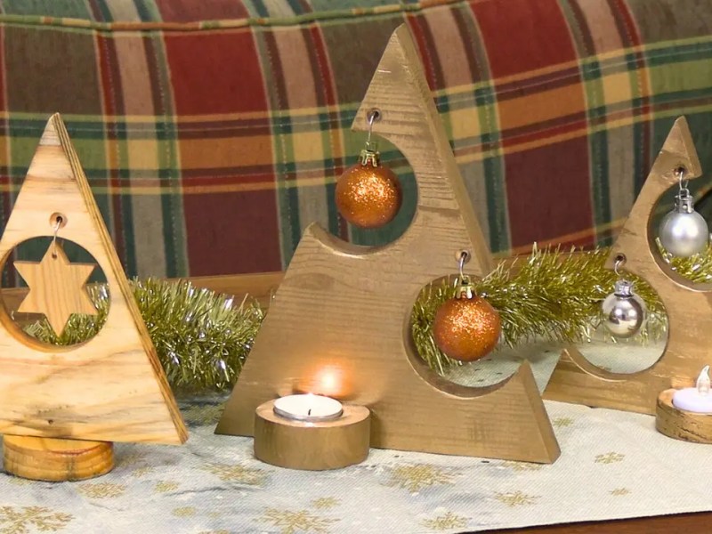 Drei einfache Weihnachtsbäume aus Holz – handgemacht aus einem alten&nbsp;Brett